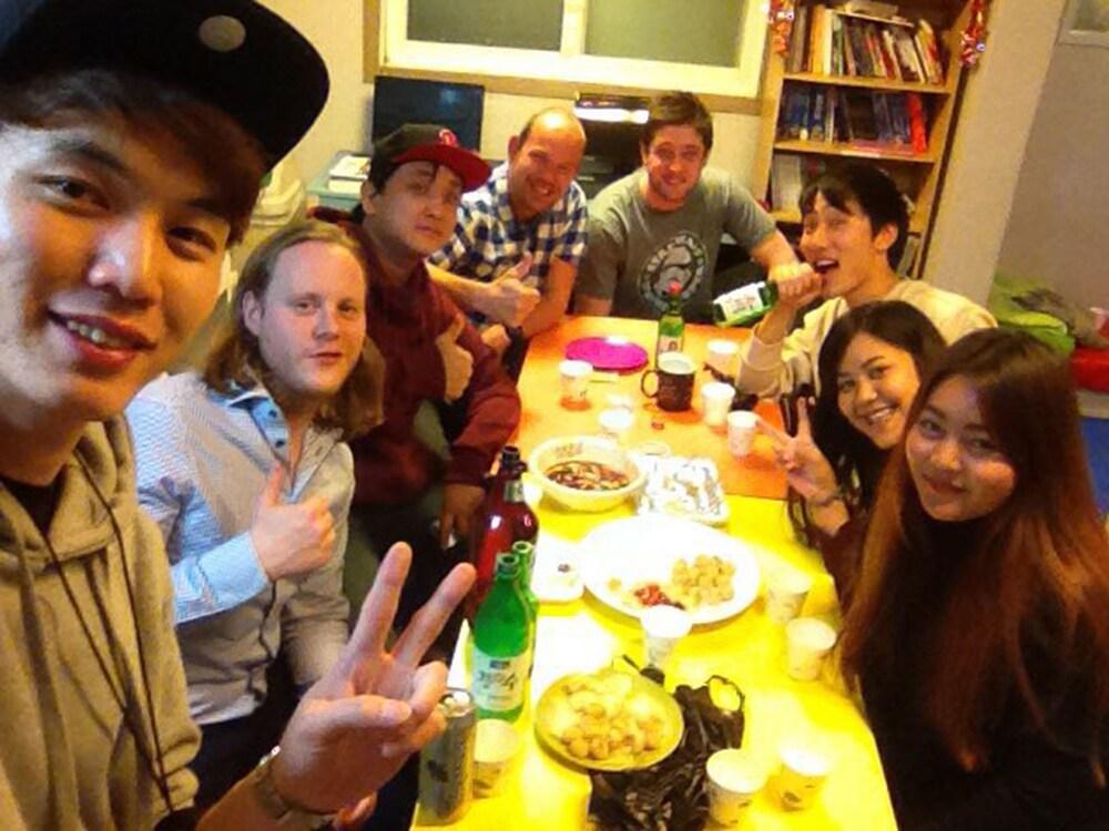 Kimchee Hongdae Guesthouse Сеул Екстериор снимка