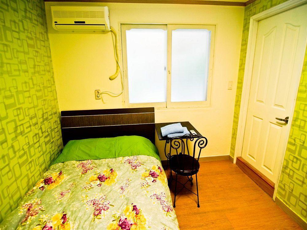 Kimchee Hongdae Guesthouse Сеул Екстериор снимка