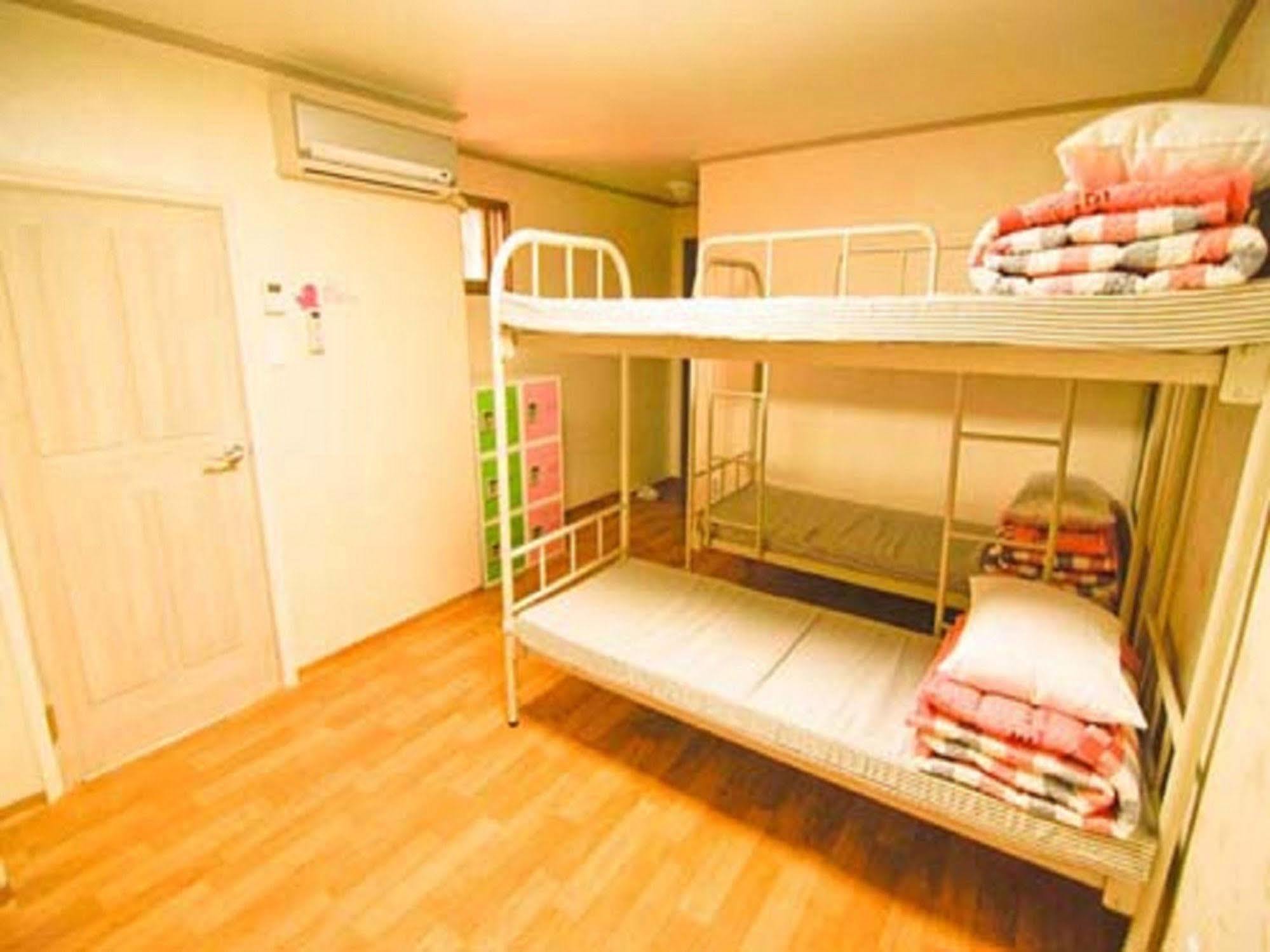 Kimchee Hongdae Guesthouse Сеул Екстериор снимка