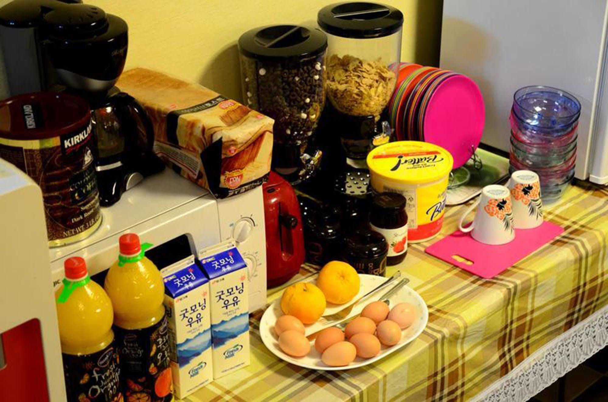 Kimchee Hongdae Guesthouse Сеул Екстериор снимка