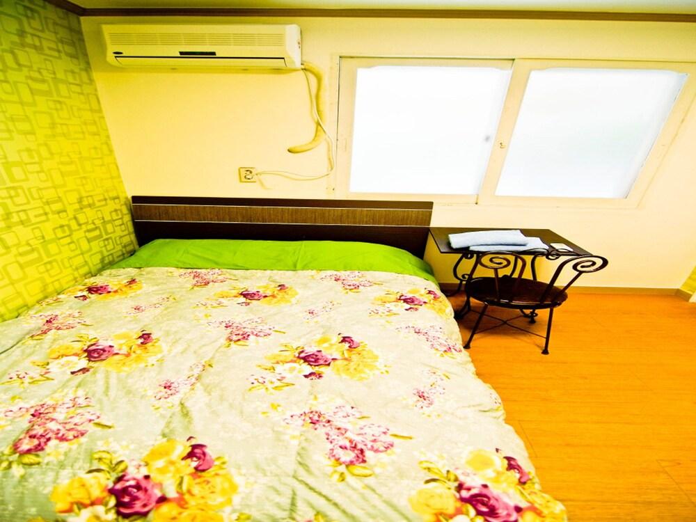 Kimchee Hongdae Guesthouse Сеул Екстериор снимка